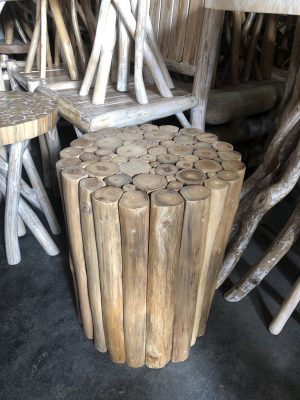 Décoration sur pied en bois