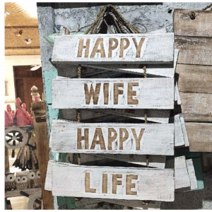 Wall Decor "Happy Wife Happy Life"