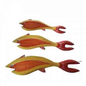 Un ensemble de 3 poissons en bois jaune
