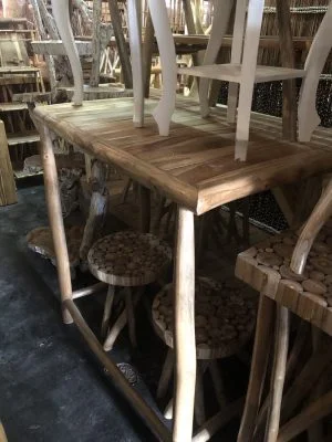 Table de bar en bois