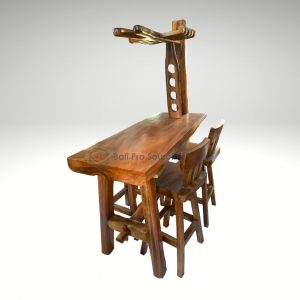 Un ensemble de chaises en bois et table de bar