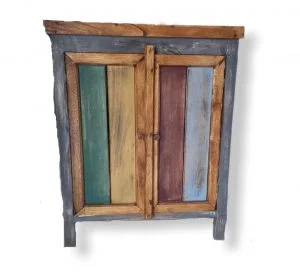 Armoire en bois colorée