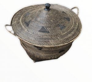 Large basket with rattan cover - Gros panier avec couvercle en rotin