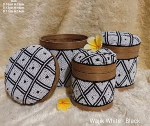 Lot De 3 Perles Wajik Blanches Noires Et Boite De Bali En Bambou