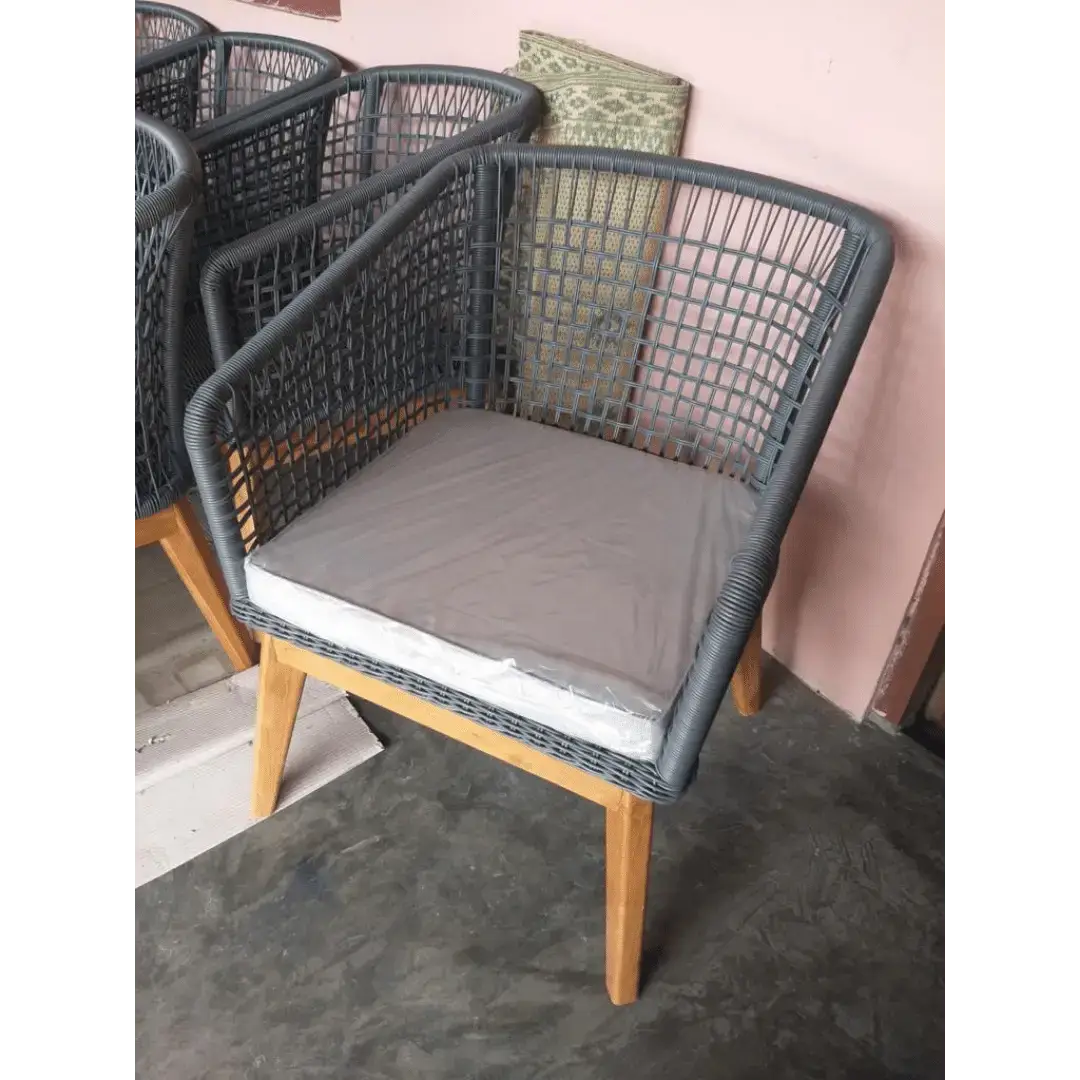 Yondaime Arm chair with cushion