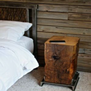 Solid wood chopping block on metal base - STOOL