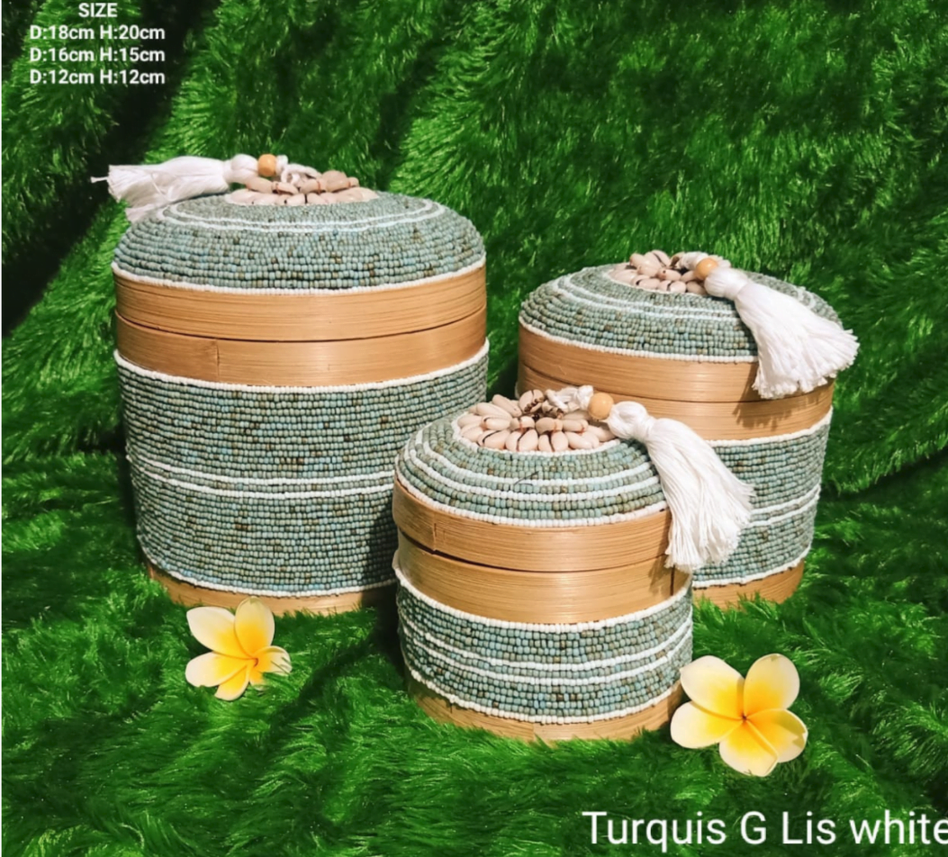 A Set Of 3 Turquis Lis White Beads And Bamboo Bali Box
