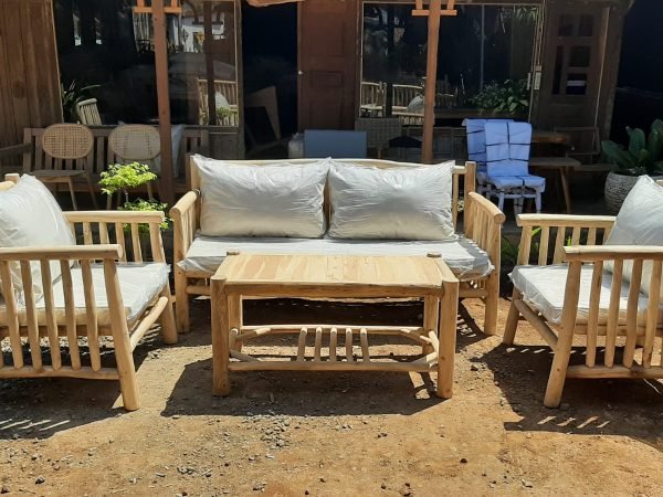 A Set Of 4 Raisa Sofa Ranting