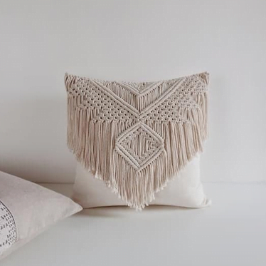 Losa Macrame Pillow Cover with Tassel – Image 3