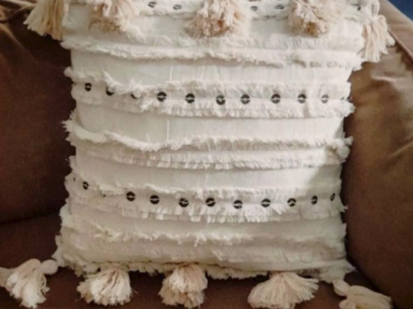 Maya Pillow cover with tassel