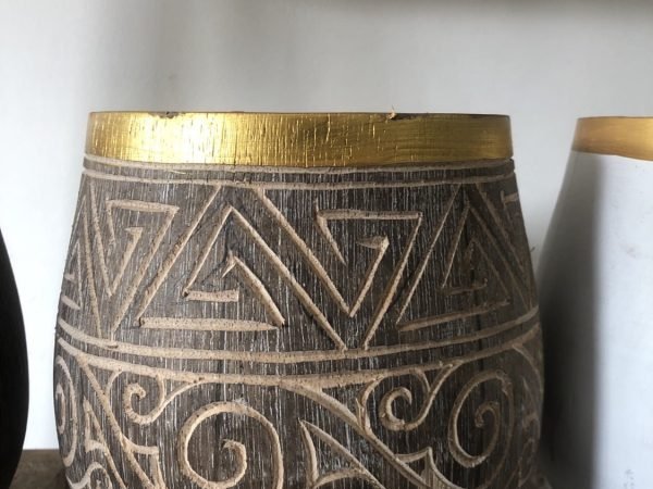 Wooden Small Pot With Carving - Petit pot en bois avec sculpture