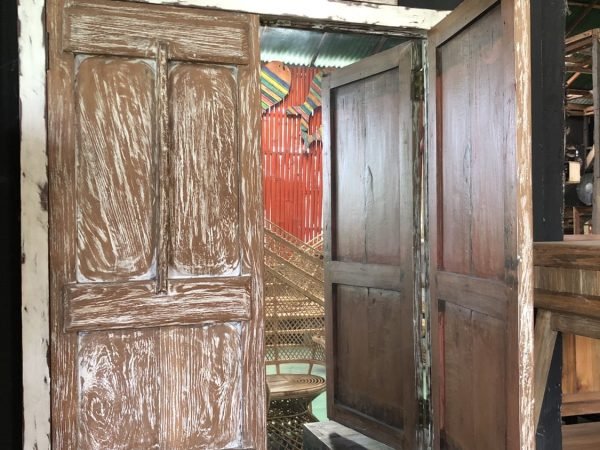 Wooden wall mirror