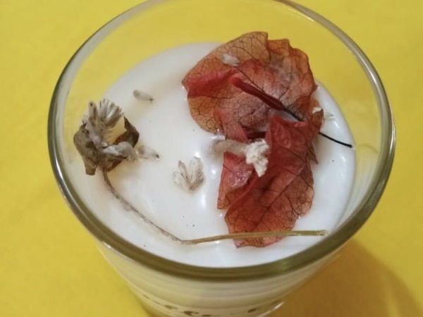 Scented soy candle