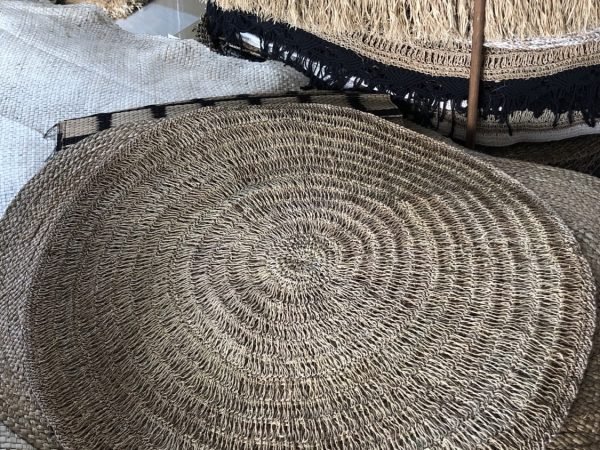 Woven round carpet