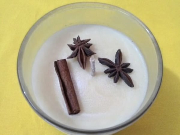 Scented soy candle dried star flower