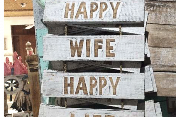 Wall Decor "Happy Wife Happy Life"